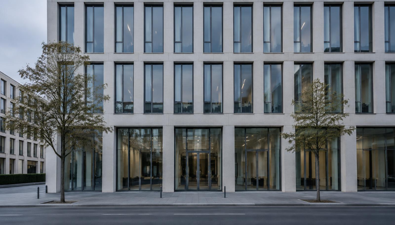 Fassade eines modernen Bürogebäudes